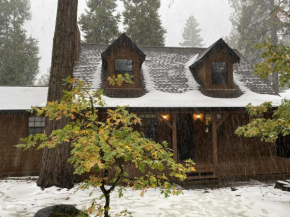 Spacious Mountain House - hot tub, movie, game room, wifi, wfh setup